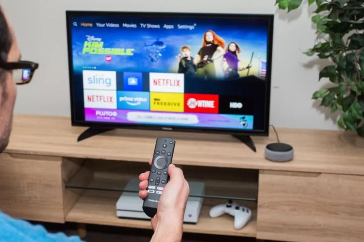 Menggunakan Smart TV