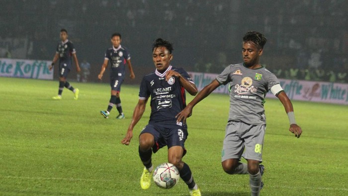 Pertandingan Arema vs Persebaya Berlangsung